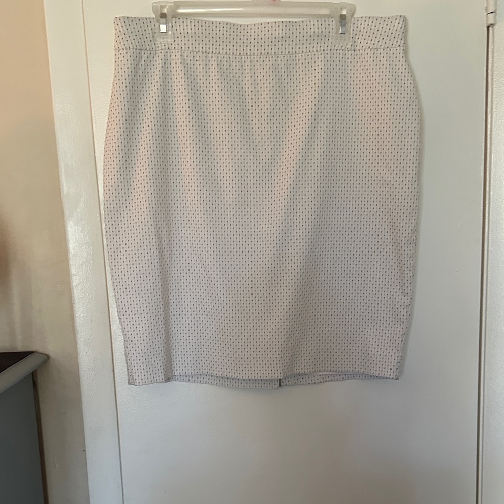 White House Black Market Dotted White Pencil Skirt